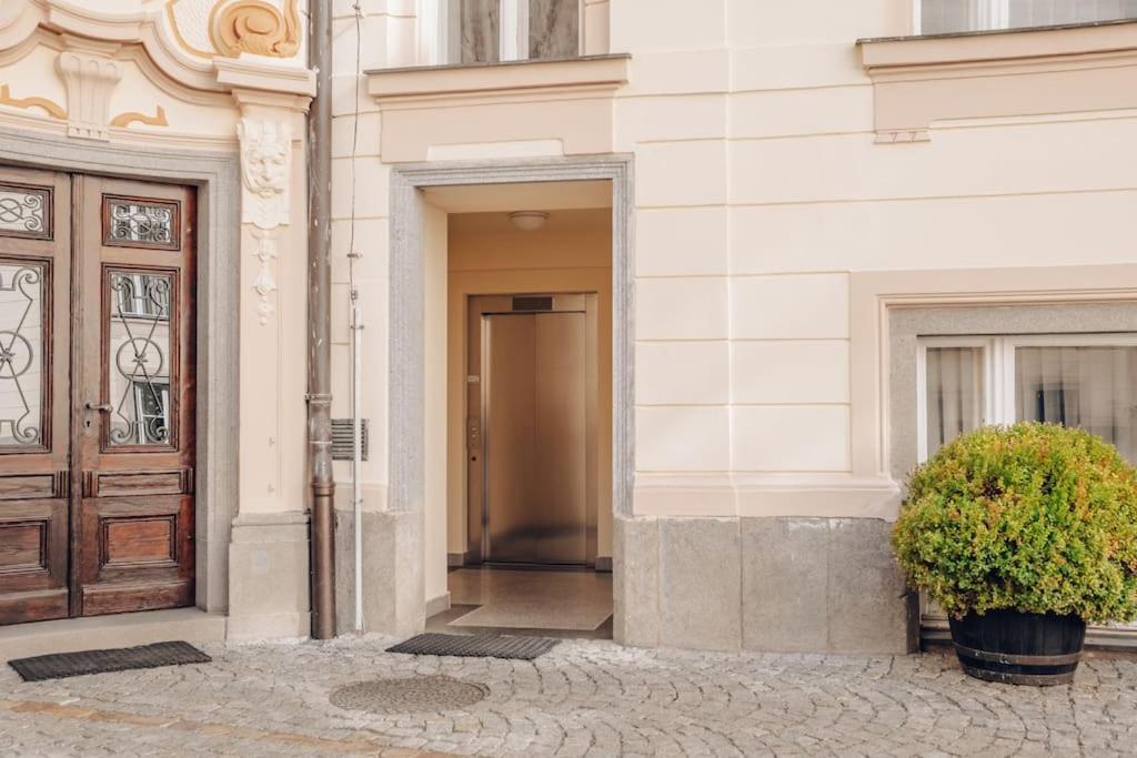 Magnificent Historical Penthouse In The Heart Of Prague Apartment Екстериор снимка